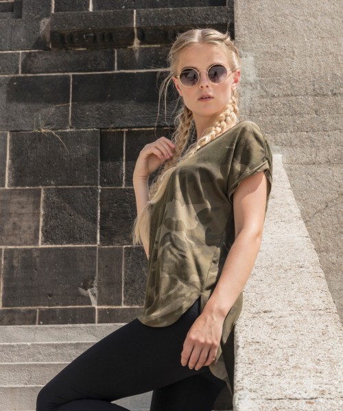 Plain Women's camo tee T-shirts Build Your Brand 140 GSM