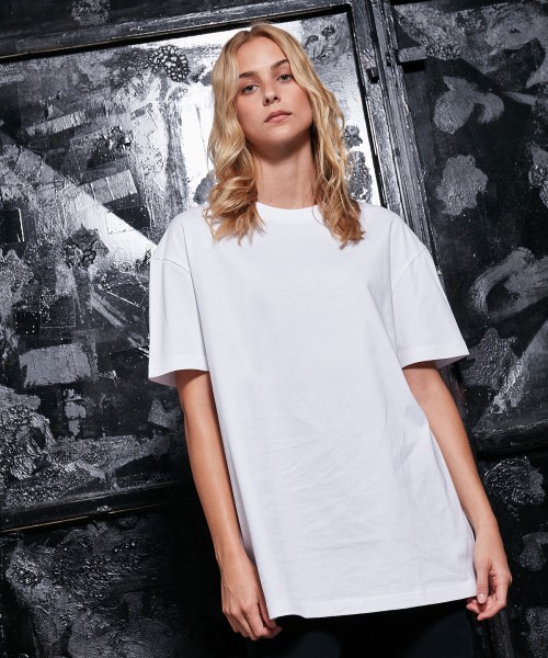 Plain Women's oversized boyfriend tee T-shirts Build Your Brand 220 GSM